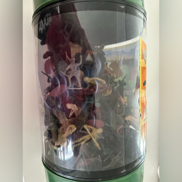 Drum of Army men - Picture 4 of 4
